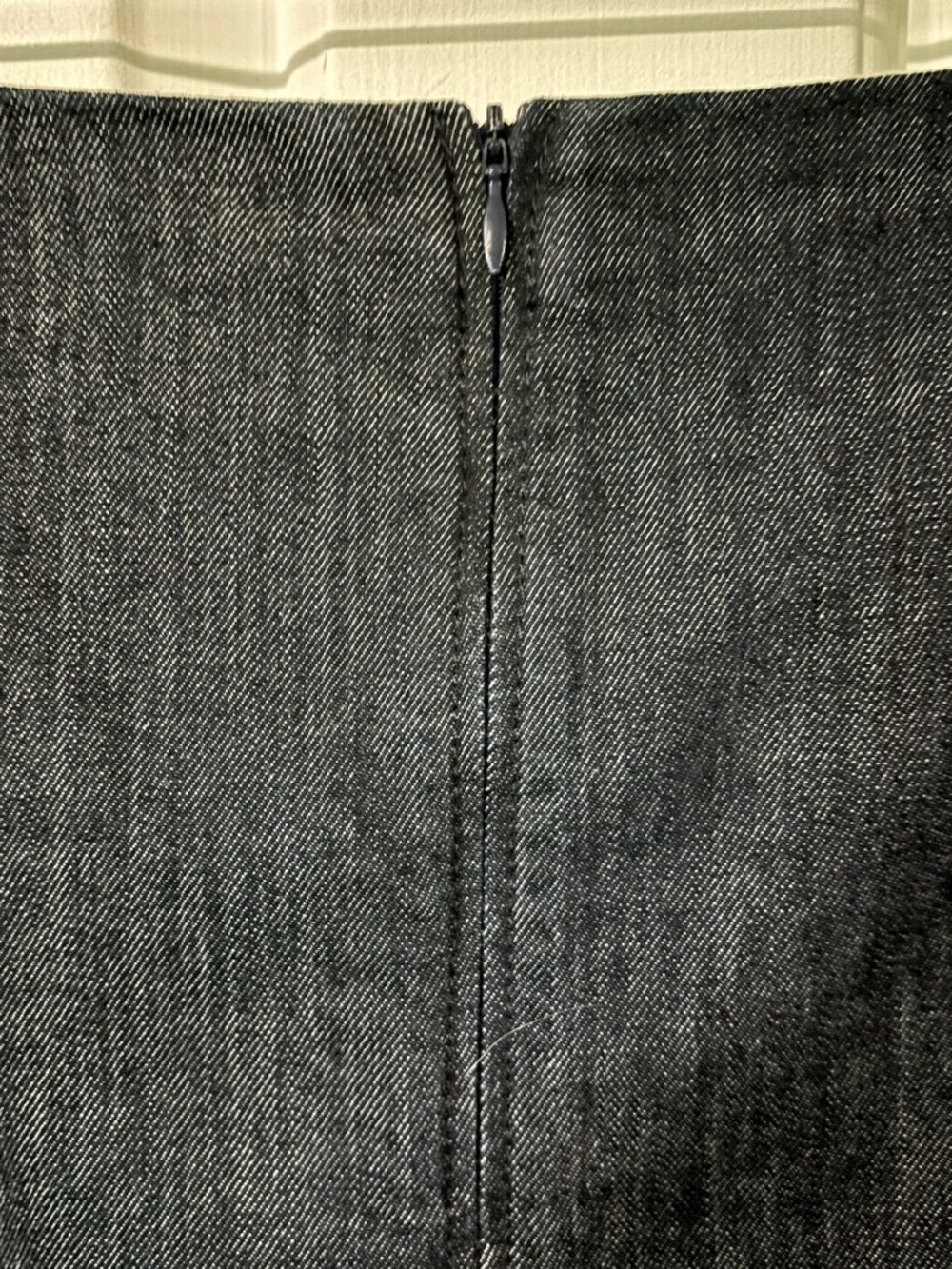 Boden Dark Indigo Denim A-Line Skirt. Functional pockets. Zipper back. Size 16. - Picture 4 of 7